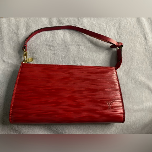 Louis Vuitton Handbags - Red Louis Vuitton epi pochette
